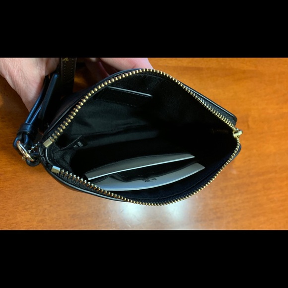 ❤️ Brand New Coach Wristlet ❤️ - Picture 3 of 4